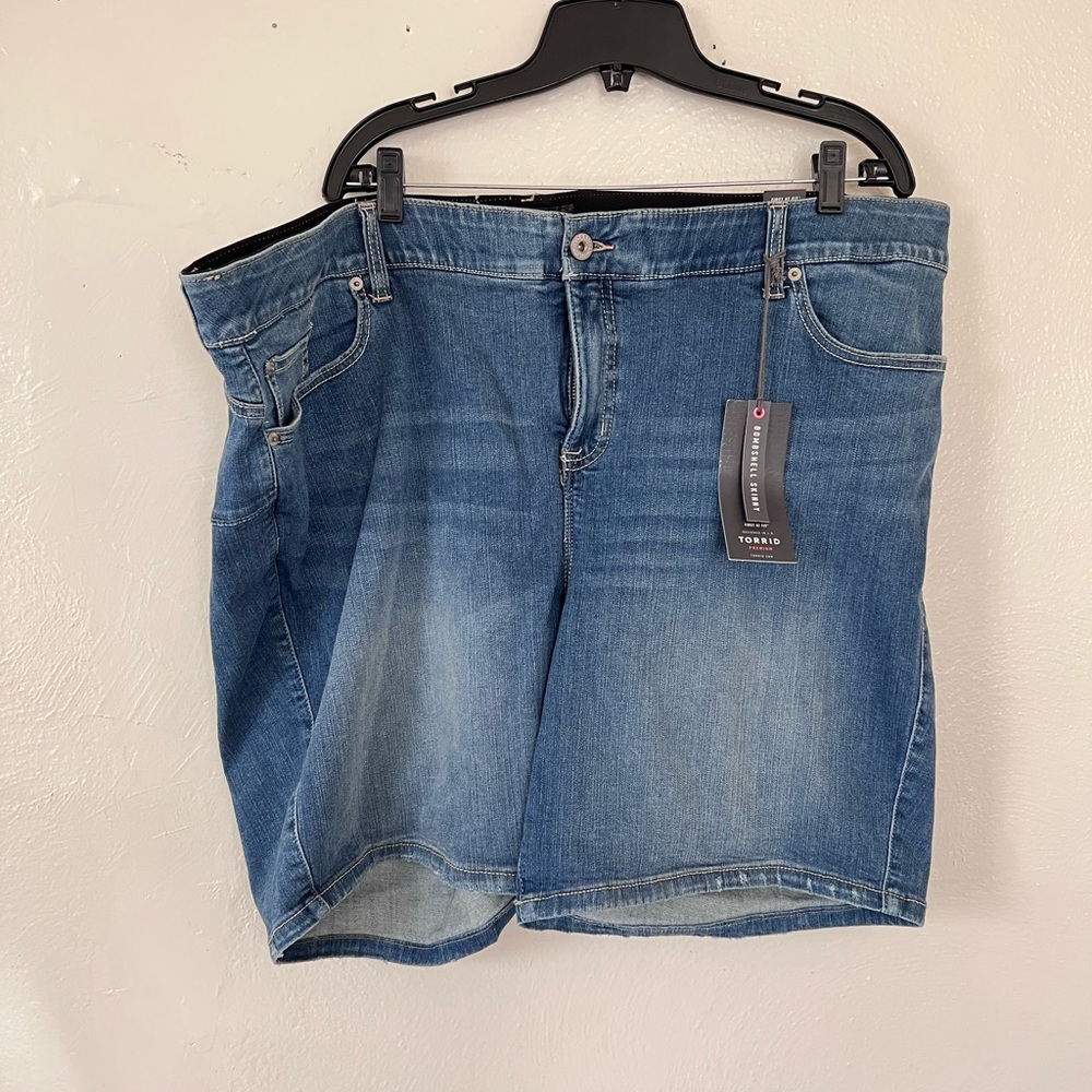 Torrid bombshell shorts NWT
